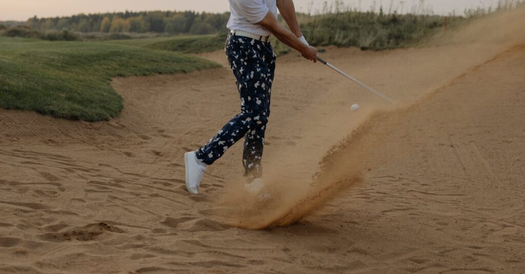 正しいスイングによって体の負担が軽減し、安定したプレーにつながる様子