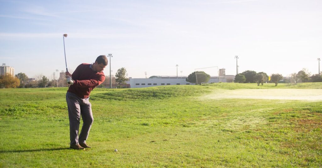 体格や柔軟性に合わせて最適なスイングフォームを見つけているゴルファー