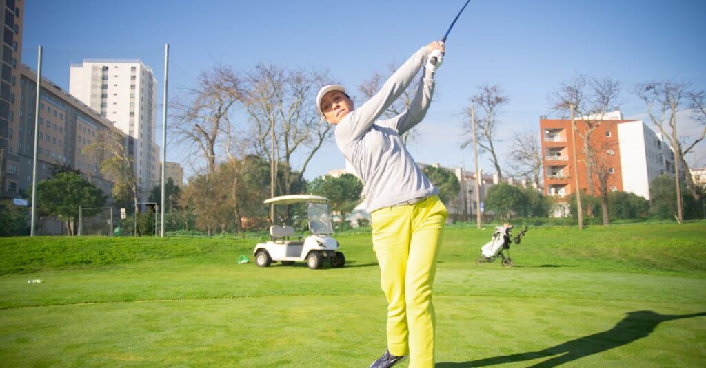 体格や柔軟性に合わせて最適なスイングフォームを見つけているゴルファー