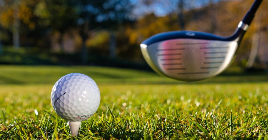 体の各部位がバラバラに動いてスイングが乱れているゴルファーの例