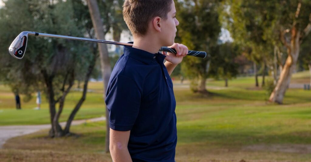 体格や柔軟性に合わせて最適なスイングフォームを見つけているゴルファー